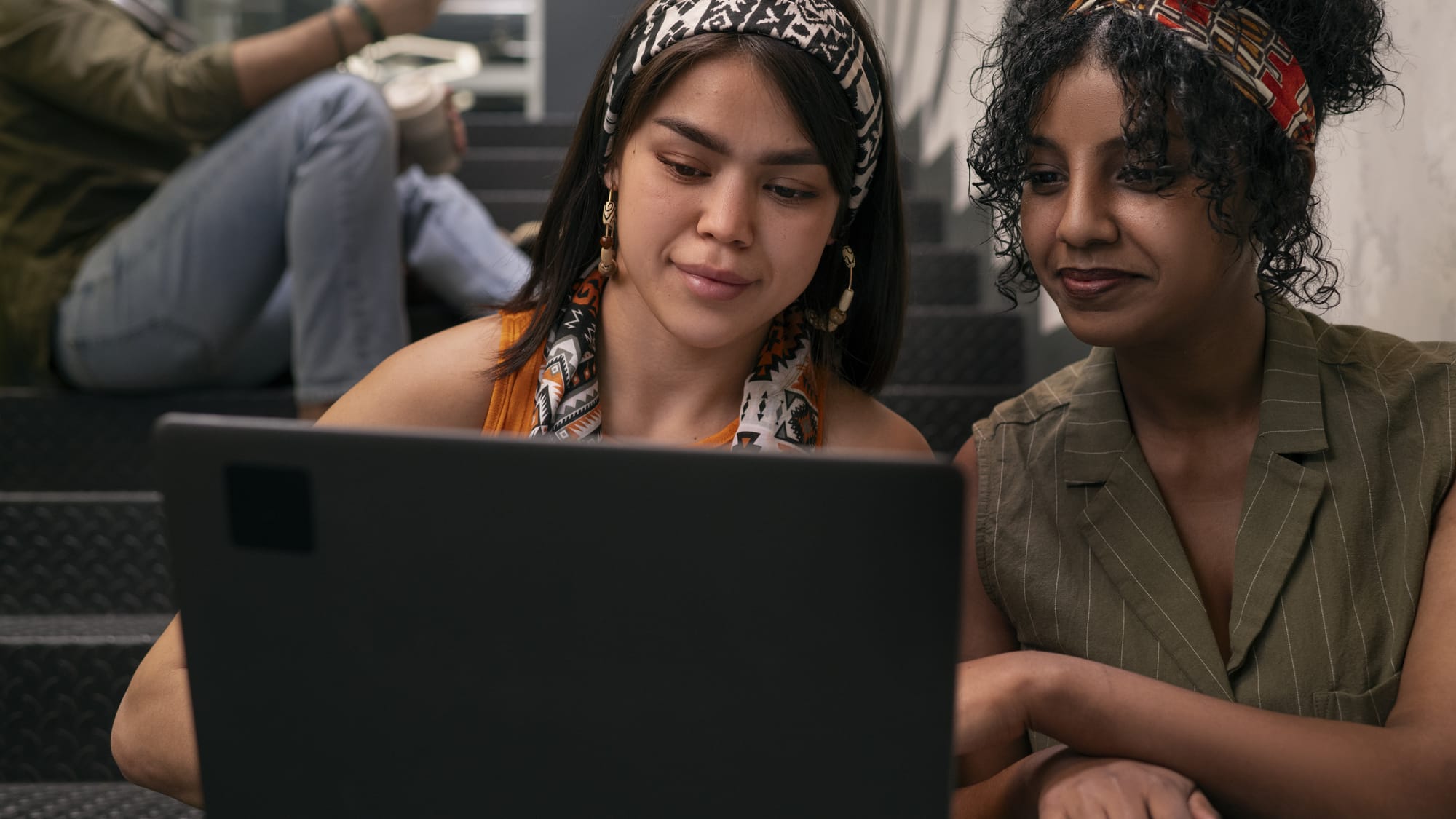 Rompiendo barreras: Empoderar a las mujeres en el mundo de la tecnología